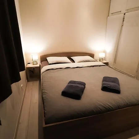 公寓 Bplodge Bakats Square